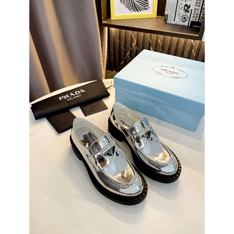 Pra*a leather shoes